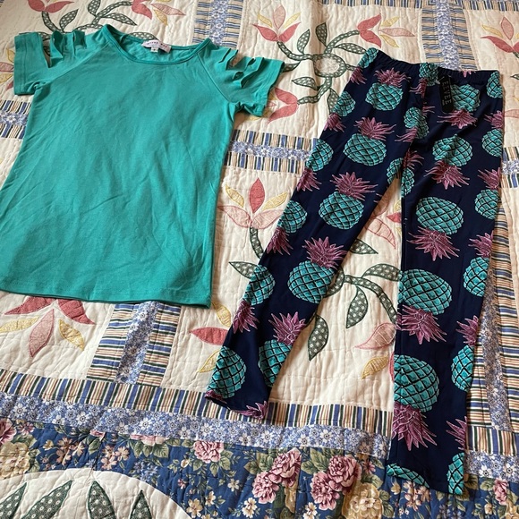 Matching Cold Shoulder Shirt With Pineapple Leggings - Picture 4 of 9